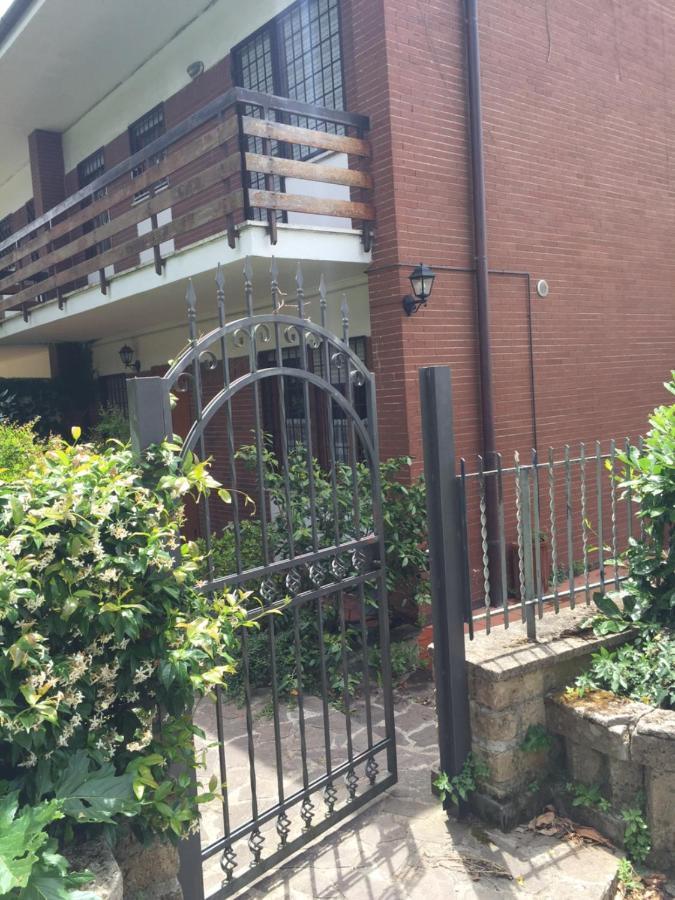 Spaziosa Villa Bifamiliare Campagnano Di Roma Exteriör bild