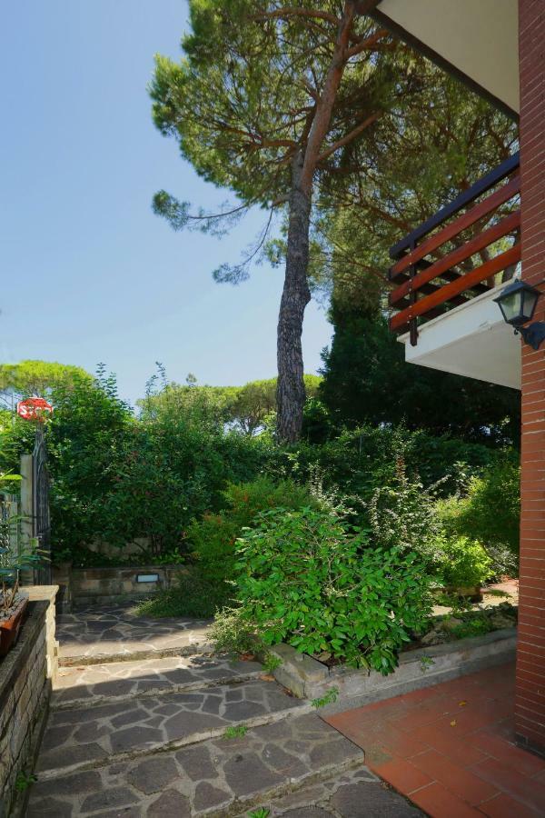 Spaziosa Villa Bifamiliare Campagnano Di Roma Exteriör bild